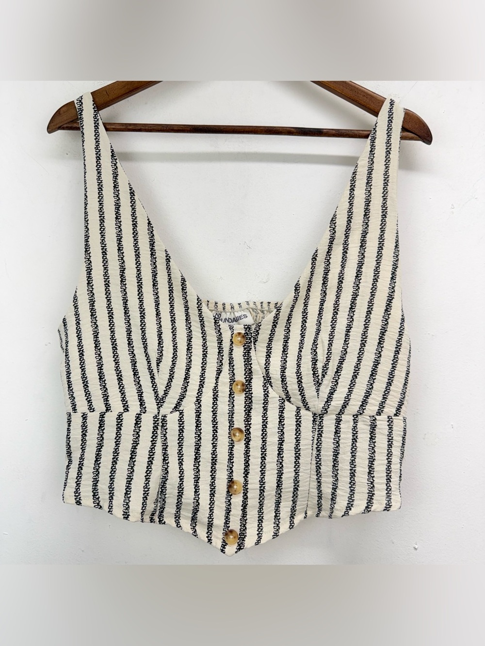 No Boundaries size Large Women’s Black Cream Striped Cropped Vest Top NWT